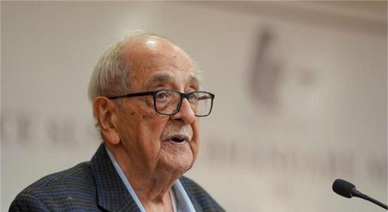 प्रख्यात कायदेतज्ज्ञ फली एस. नरिमन यांचं निधन; वयाच्या 95 व्या वर्षी घेतला अखेरचा श्वास प्रख्यात कायदेतज्ज्ञ फली एस. नरिमन यांचं निधन; वयाच्या 95 व्या वर्षी घेतला अखेरचा श्वास