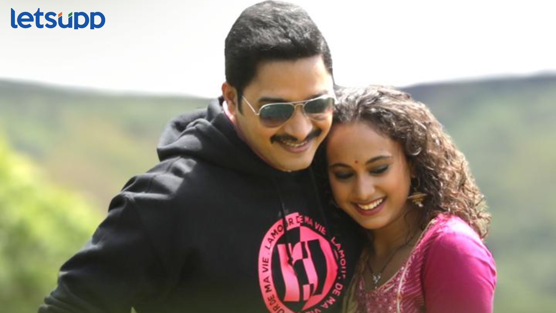 Shreyas Talpade: ‘व्हॅलेंटाईन डे’ निमित्ताने ‘ही अनोखी गाठ’मधील ‘मी रानभर’ प्रेमगीत रिलीज Shreyas Talpade: ‘व्हॅलेंटाईन डे’ निमित्ताने ‘ही अनोखी गाठ'मधील ‘मी रानभर’ प्रेमगीत रिलीज