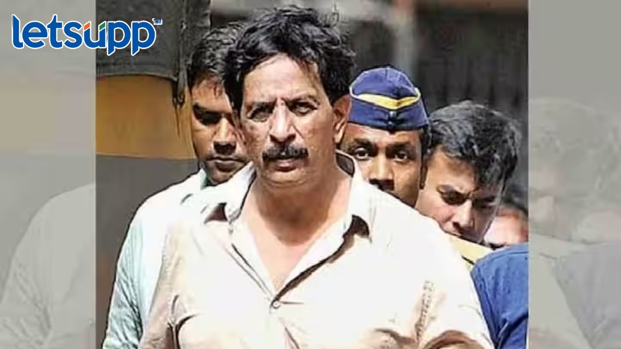 Pradeep Sharma : एन्काउंटर स्पेशालिस्ट प्रदीप शर्मांच्या घरावर आयकर विभागाचा छापा; झाडाझडती सुरू एन्काउंटर स्पेशालिस्ट प्रदीप शर्माच्या घरावर आयकर विभागाचा छापा; झाडाझडती सुरू