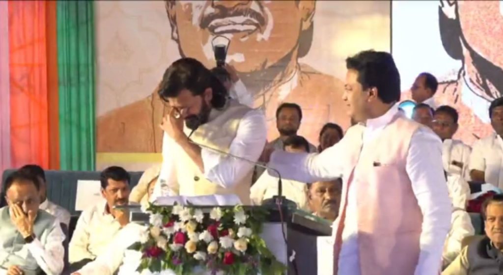 Ritesh Deshmukh : 'कंठ दाटला, डोळे भरून आले'.. वडिलांच्या आठवणीने रितेशला रडू कोसळलं