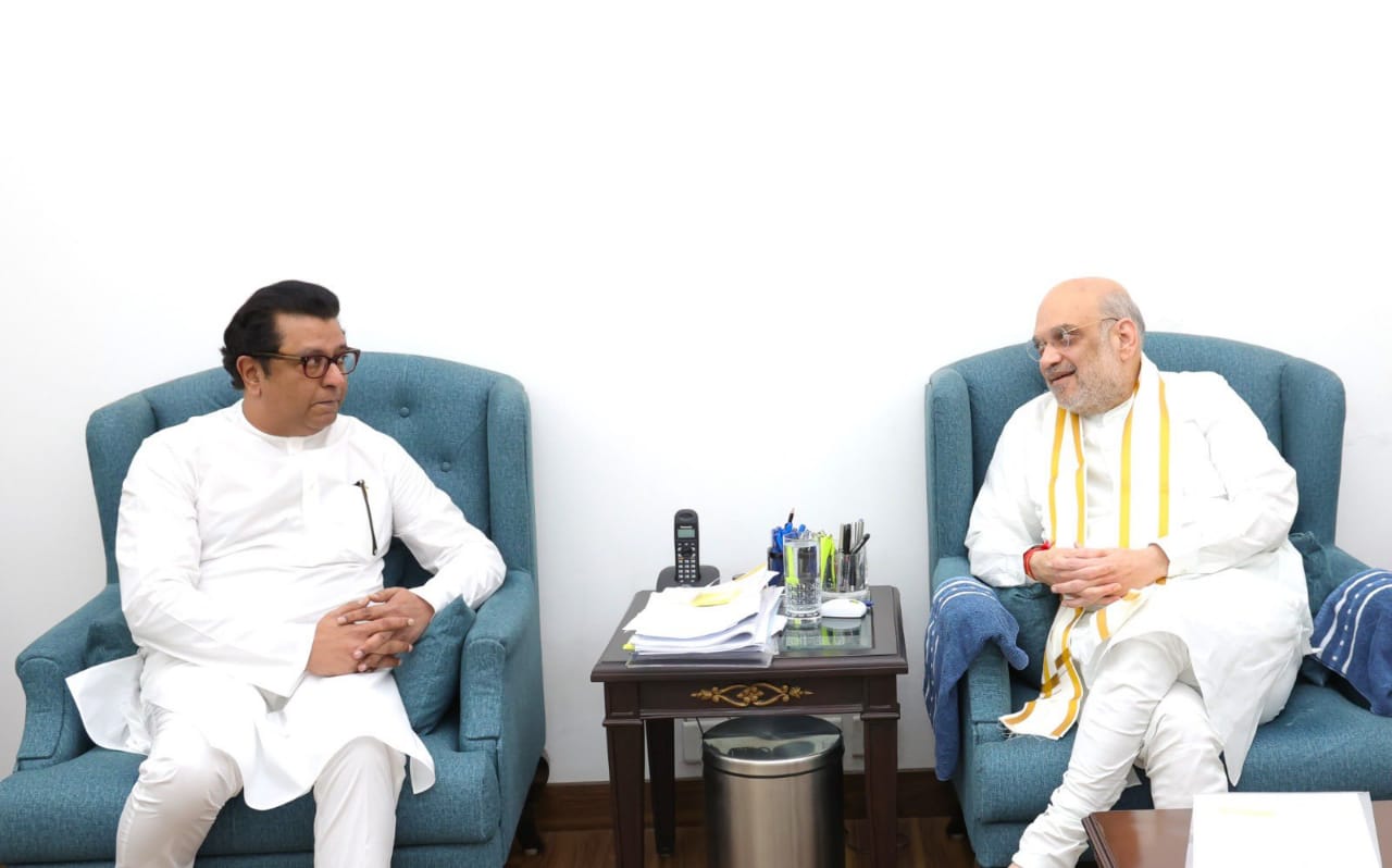राज ठाकरे-अमित शाह बैठकीत काय ठरलं? मनसे नेत्यानं सांगितली ‘अंदर की बात’ राज ठाकरे-अमित शाह बैठकीत काय ठरलं; मनसे नेत्यानं सांगितली 'अंदर की बात'