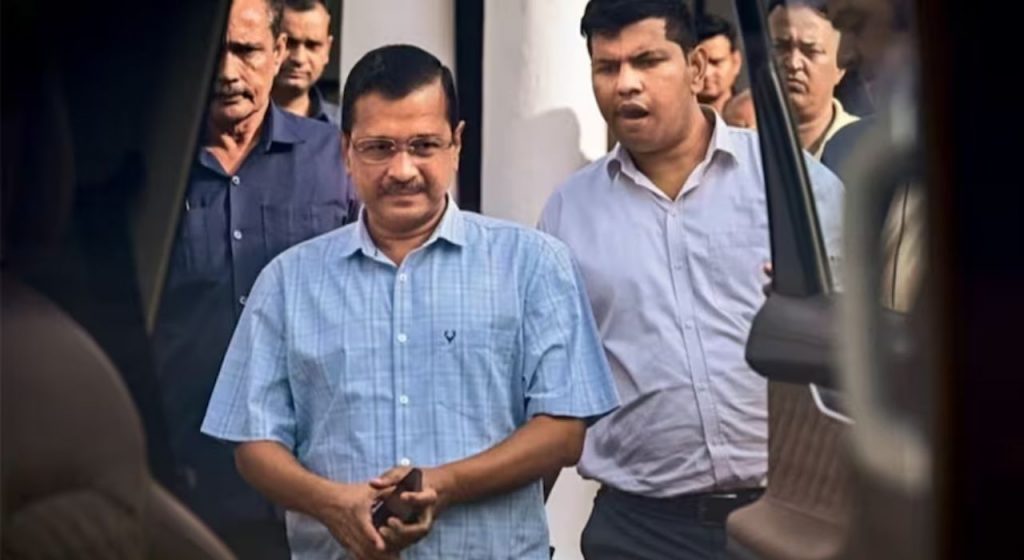 Arvind Kejriwal तुरूंगात वाचू इच्छित असलेले 'हाऊ प्राइम मिनिस्टर डिसाइड' पुस्तकात नेमकं काय?