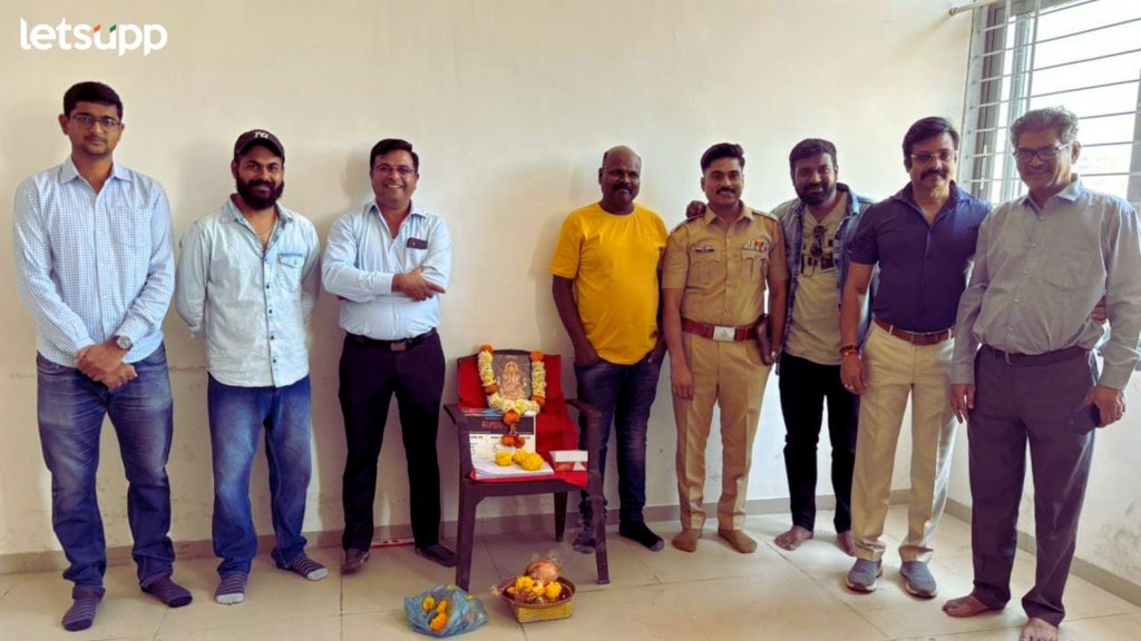 दिग्दर्शक नीलेश नवलाखा यांच्या पुढच्या किमिदिनया चित्रपटाच्या चित्रीकरणाला सुरुवात