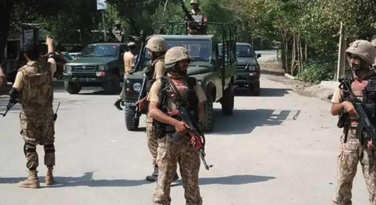 पाकिस्तानातील नौदल तळावर मोठा हल्ला; चकमकीत चार दहशतवाद्यांचा खात्मा