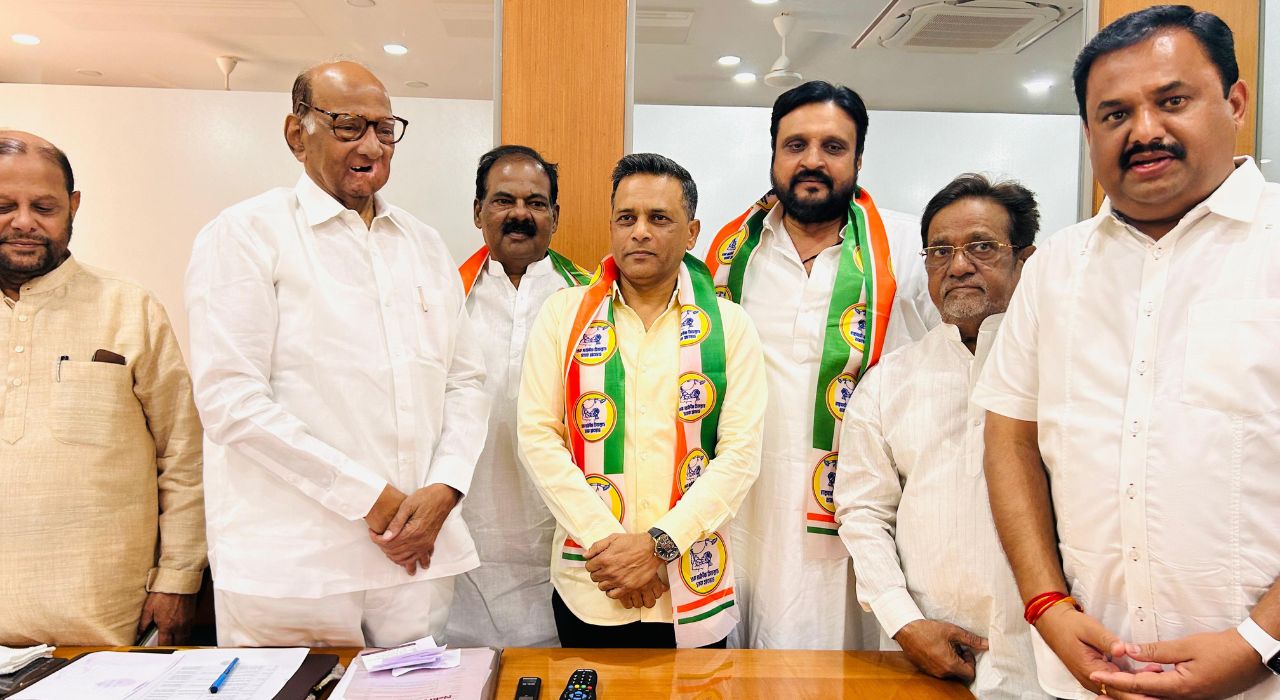 पुण्यात भाजपला धक्का! माजी खासदार गिरीश बापट यांचे निकटवर्तीय शरद पवार गटात पुण्यात भाजपला धक्का! माजी खासदार गिरीश बापट निकटवर्तीय शरद पवार गटात