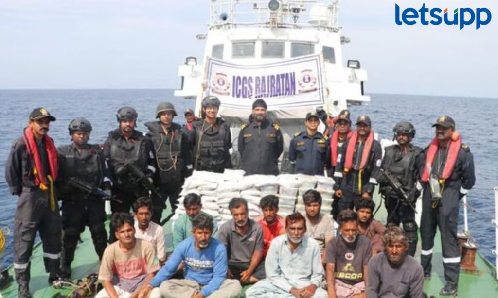 ATS एटीएस अन् तटरक्षक दलाची मोठी कारवाई; गुजरात किनारपट्टीवर मोठा ड्रग्ज साठा जप्त, 14 पाकिस्तानींना अटक