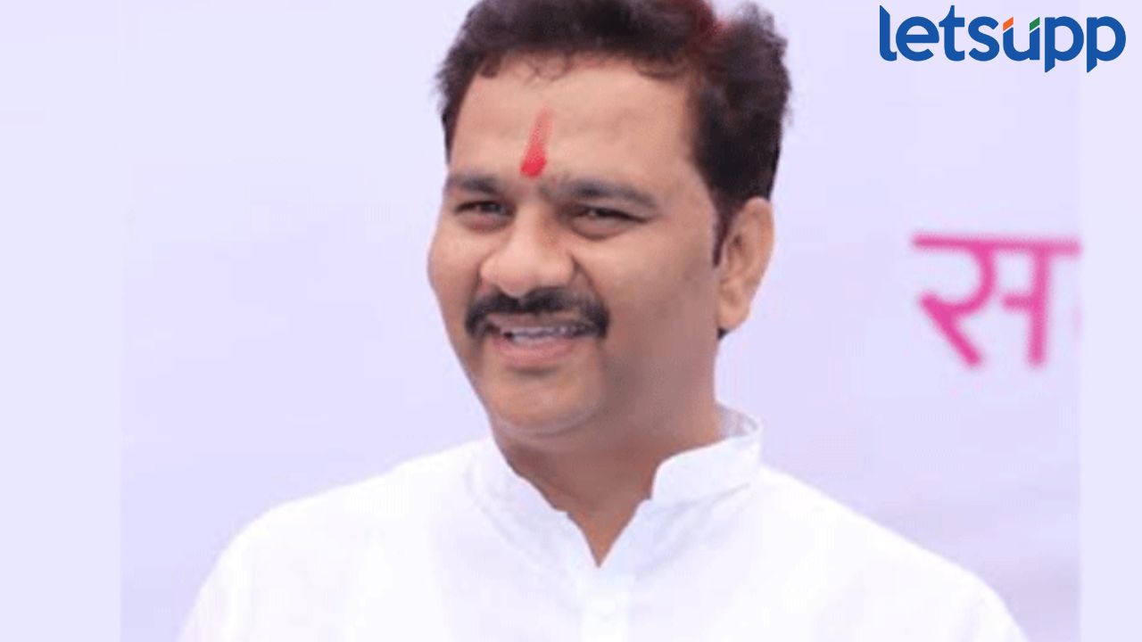 हे कपडे घे अन् तूला आमदार व्हायचंय; वडिलांबद्दल सांगताना आमदार अभिजित पाटील भावूक Abhijit Patil