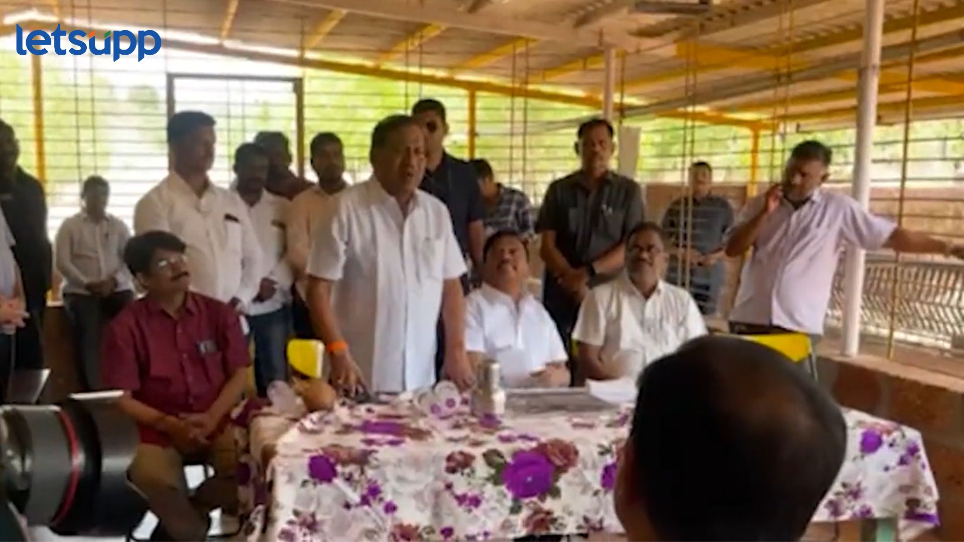 “दादा माझी तुमच्यावरच श्रद्धा, म्हणून इथे” : बायको रुग्णालयात असूनही ठाकरेंचा शिलेदार राणेंच्या प्रचारात Ganpat Kadam