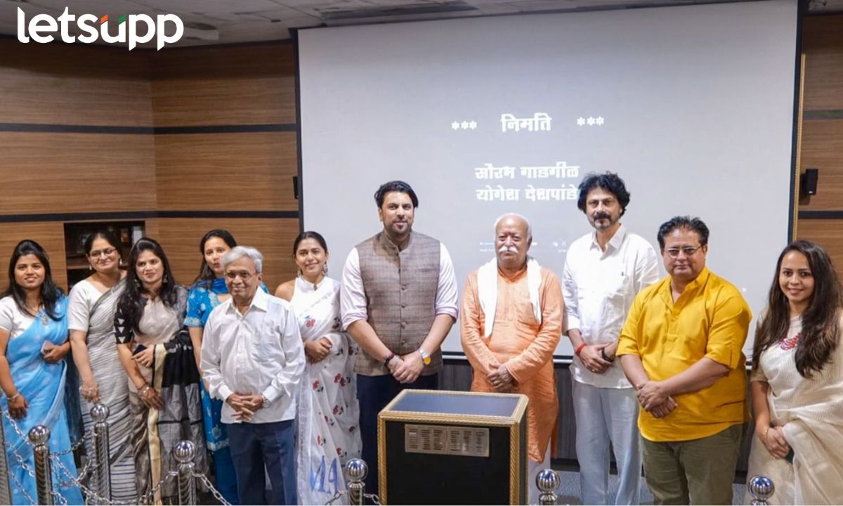 Swargandharv Sudhir Phadake चित्रपटाचं मोहन भागवतांकडून भरभरून कौतुक… Swargandharv Sudhir Phadake चित्रपटाचं मोहन भागवतांकडून भरभरून कौतुक...