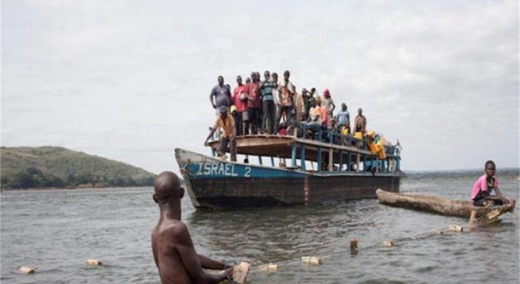 Boat Sink : मोठी दुर्घटना! नदीत बोट उलटली, पाण्यात बुडून 50 पेक्षा जास्त लोकांचा मृत्यू