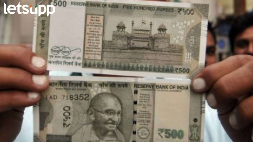 नगरमध्ये एका हॉटेलमध्ये रोकड पकडली, तिघांविरुद्ध गुन्हा दाखल