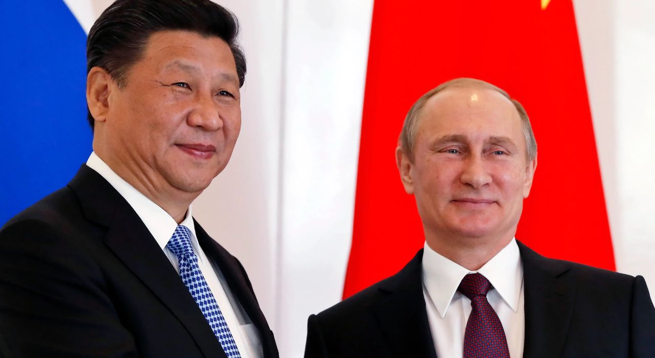 Russia China : चीन-रशियाकडून ‘डॉलर’ हद्दपार! द्विपक्षीय व्यापारासाठी तयार केला खास प्लॅन