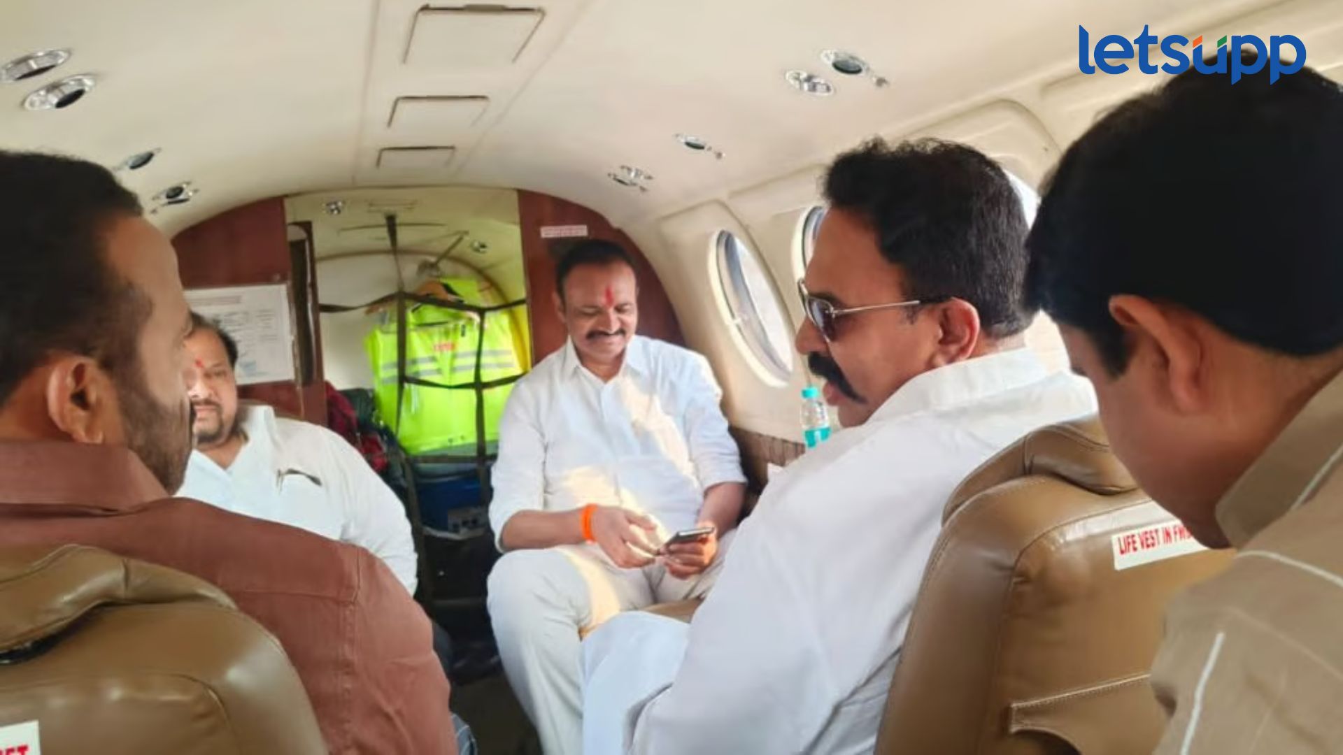 चार्टर्ड प्लेन अन् दिमतीला खास नेते, उत्तम जानकरांच्या मनधरणीसाठी दिल्लीपर्यंत खास नियोजन Letsupp Image (12)