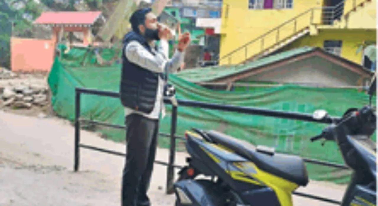 Sikkim Elections : ना घर, ना जमीन.. प्रचारासाठी स्कूटर अन् माईक; ‘गरीब’ उमेदवार देतोय मंत्र्याला टक्कर