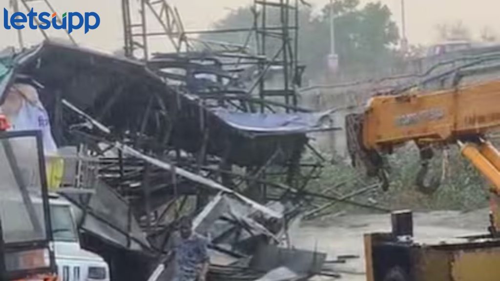 वादळी वाऱ्यामुळे राज्यात पुन्हा होर्डिंग कोसळलं, अनेक गाड्यांचे नुकसान