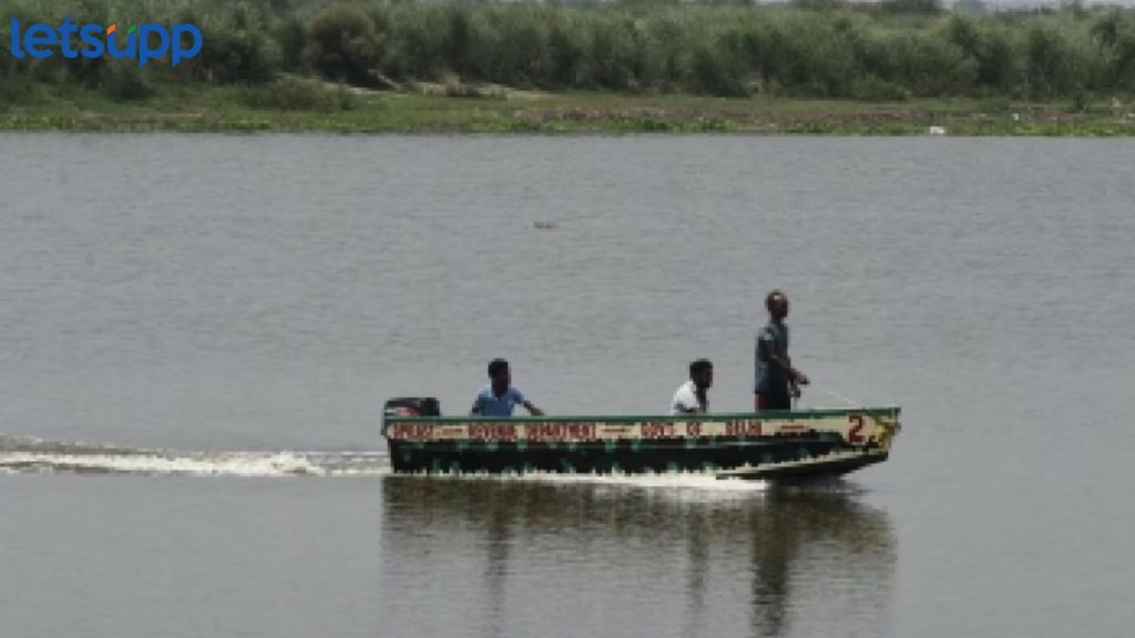 Storm in Ujani Dam : मोठी बातमी, वादळी वाऱ्यामुळे उजनी धरणात बोट बुडाली, 7 जण बुडल्याची माहिती
