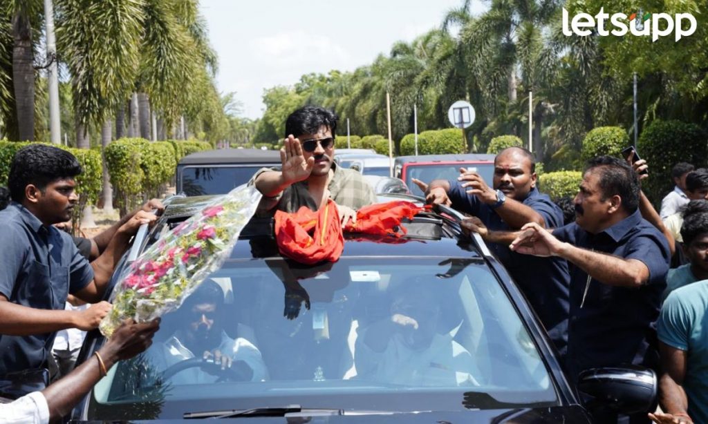 Superstar Ramcharan सुपरस्टार रामचरणची पीठापुरमच्या कुक्कुटेश्वर मंदिराला भेट; चाहत्यांनी घातला घेराव