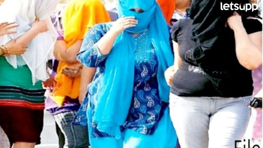 आम्हीही देशाचे नागरिक! देह विक्री करणाऱ्या महिलांनी प्रथमच बजावला मतदानाचा हक्क