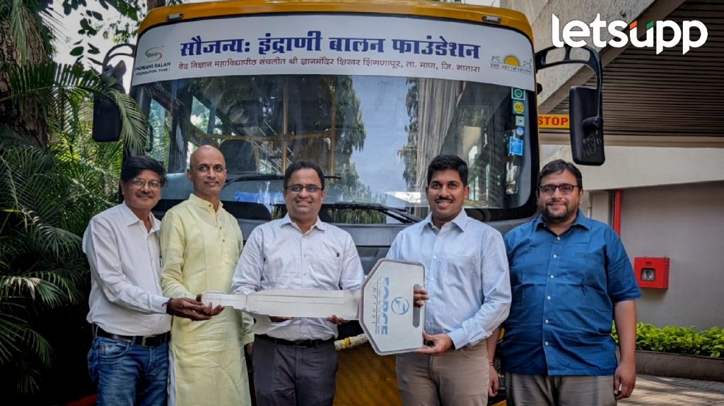 ज्ञानमंदिर शाळेला मिळाली स्कूलबस; इंद्राणी बालन फाउंडेशनने जपली सामाजिक बांधिलकी