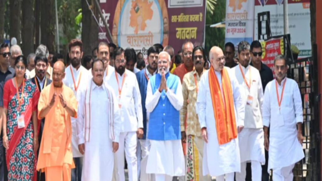 अर्ज मोदींचा पण, पॉलिटिक्स काका-पुतण्याचं; उमेदवारीच्या गर्दीतला किस्साही खास..