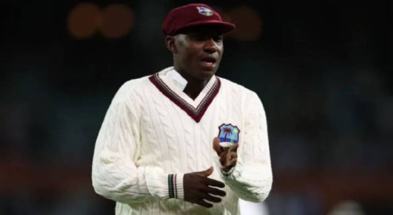 टी20 वर्ल्डकपआधीच विंडीजला झटका; अनुभवी खेळाडूवर ICC कडून 5 वर्षांची क्रिकेटबंदी टी20 वर्ल्डकपआधीच विंडीजला झटका; अनुभवी खेळाडूवर ICC कडून 5 वर्षांची क्रिकेटबंदी