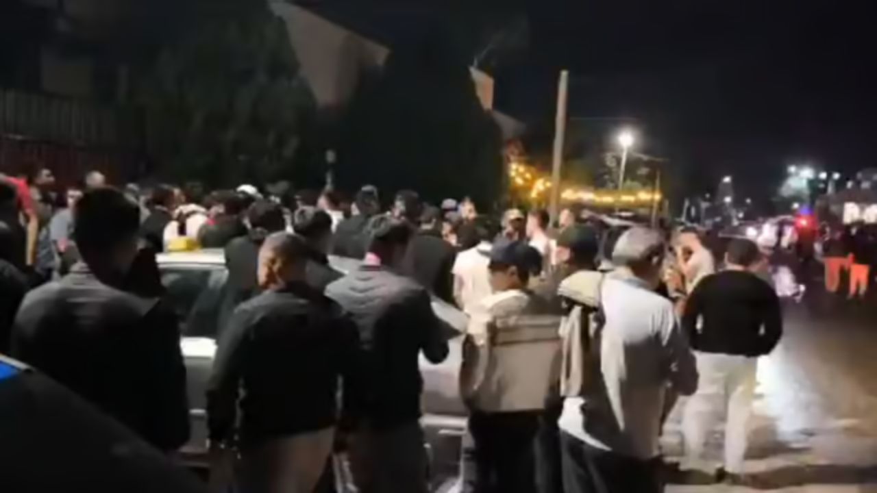 किर्गीस्तानमध्ये विद्यार्थ्यांवर का झाला हल्ला? धक्कादायक माहिती आली समोर.. किर्गीस्तानमध्ये विद्यार्थ्यांवर का झाला हल्ला? धक्कादायक माहिती आली समोर..