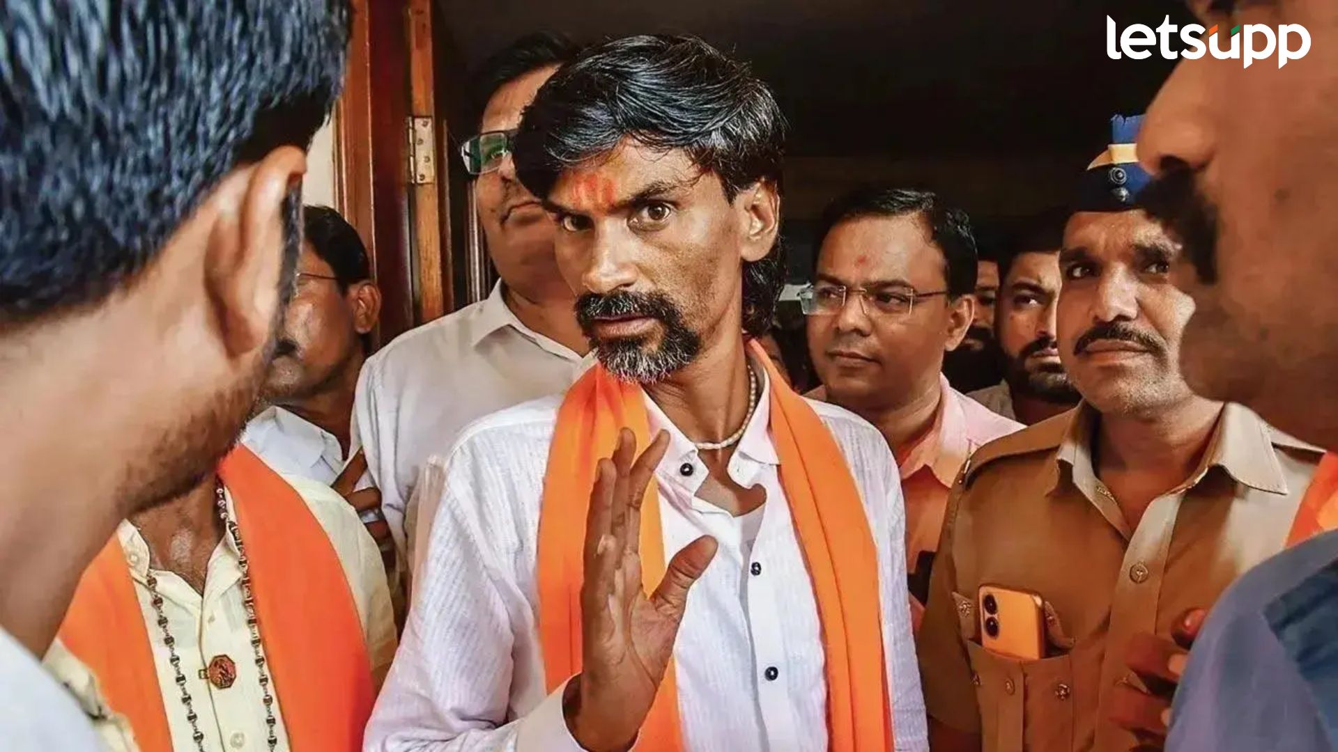Video : आता नाव घेऊन सांगणार पाडा म्हणून…; शेवटच्या टप्प्यापूर्वी जरांगेंचा एल्गार Video : आता नाव घेऊन सांगणार पाडा म्हणून...; शेवटच्या टप्प्यापूर्वी जरांगेंचा एल्गार