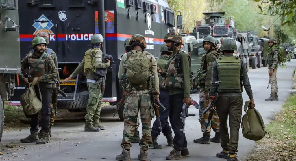 कुलगाममध्ये चकमक! दोन दहशतवाद्यांचा खात्मा, भारतीय सैन्यदलाचं मोठं यश