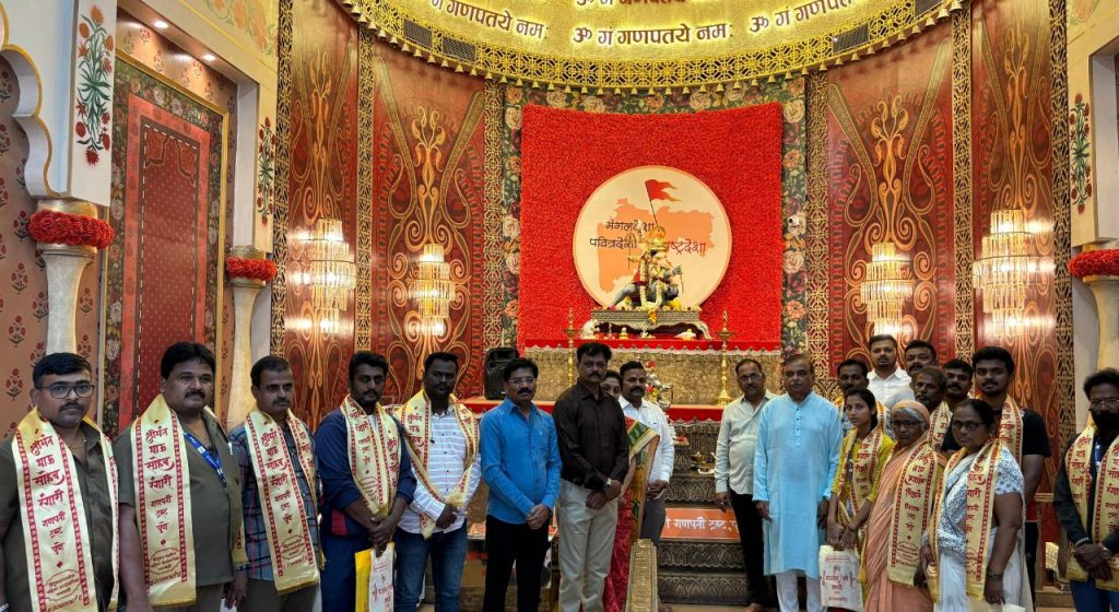 कामगार दिनी सफाई कर्मचाऱ्यांचा सत्कार; भाऊसाहेब रंगारी गणपती ट्रस्टचा स्तुत्य उपक्रम