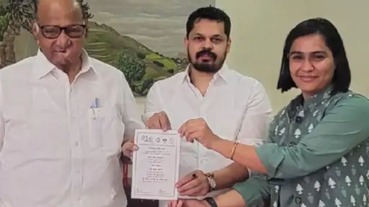 शरद पवारांचे शिलेदार सोडणार साथ? धीरज शर्मांचा राजीनामा, सोनिया दुहानही तयारीत शरद पवारांचे शिलेदार सोडणार साथ? धीरज शर्मांचा राजीनामा, सोनिया दुहानही तयारीत