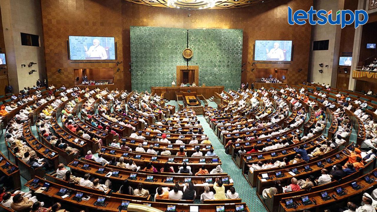 Parliament special session : कुणी नतमस्तक तर कुणाचं ग्रुप फोटोसेशन;  पाहा खासदारांचे खास फोटो