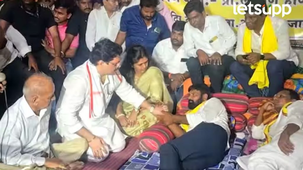 Pankaja Munde Met Laxman Hake