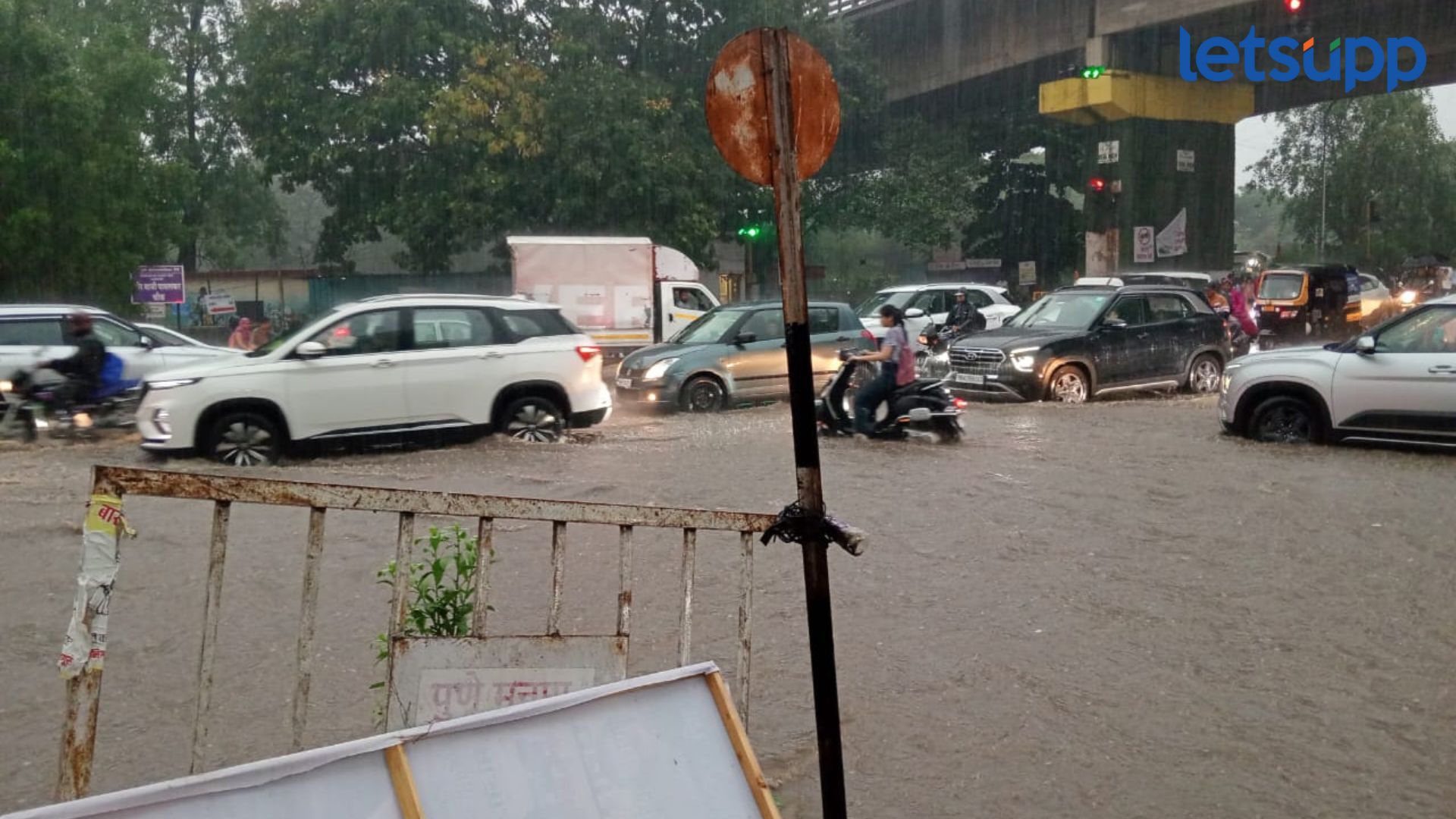 Pune Rain : कोथरुड, बाणेरमध्ये ढगफुटीसदृश्य पाऊस, वाहतूक कोंडीने नागरिक हैराण