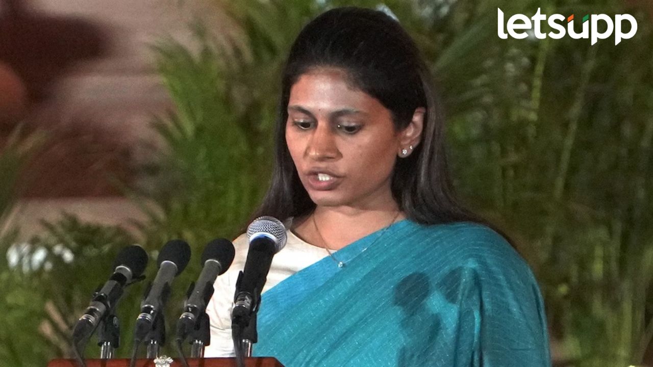 विवाहनंतर काही दिवसांतच पतीच निधन; सरपंच ते केंद्रीय मंत्री रक्षा खडसेंचा राजकीय प्रवास विवाहनंतर काही दिवसांतच पतीच निधन; सरपंच ते केंद्रीय मंत्री रक्षा खडसेंचा राजकीय प्रवास
