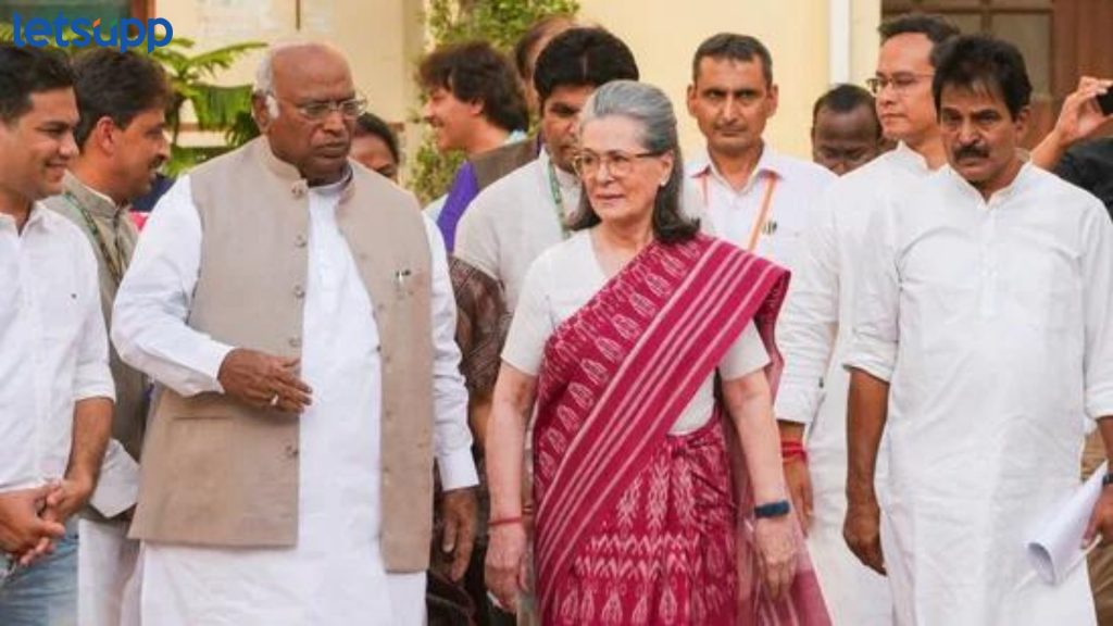 एकमताने काँग्रेस संसदीय पक्षाच्या अध्यक्षपदी सोनिया गांधी यांची निवड