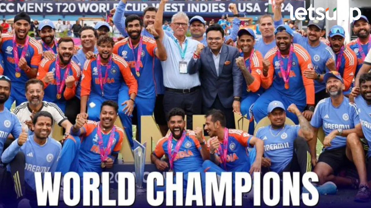 वर्ल्ड कप विजेत्या टीम इंडियावर पैशांचा पाऊस, BCCI कडून 125 कोटींचे बक्षीस जाहीर