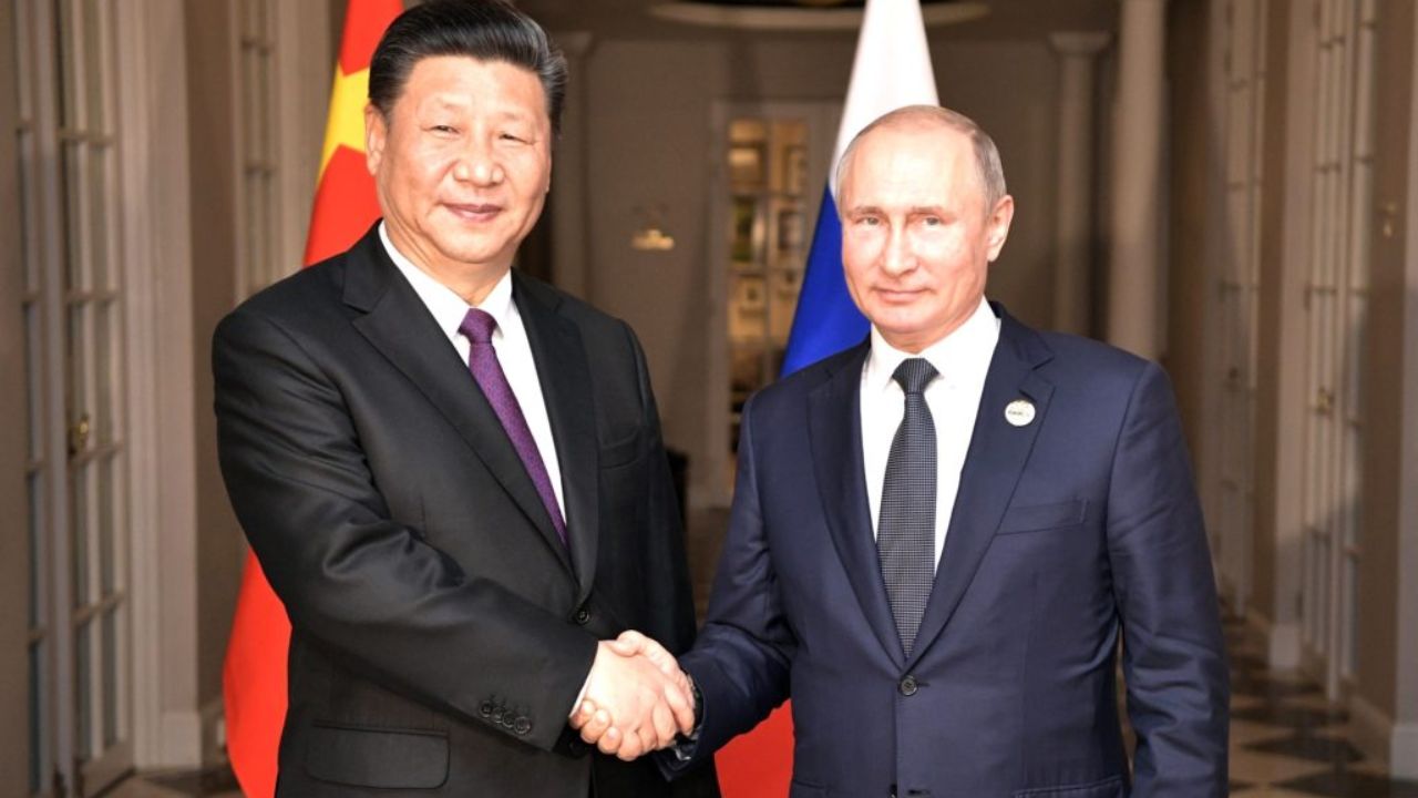 चीन-रशियाचं सिक्रेट ऑपरेशन अन् भडकला युरोप; 19 चीनी कंपन्यांवर कठोर निर्बंध