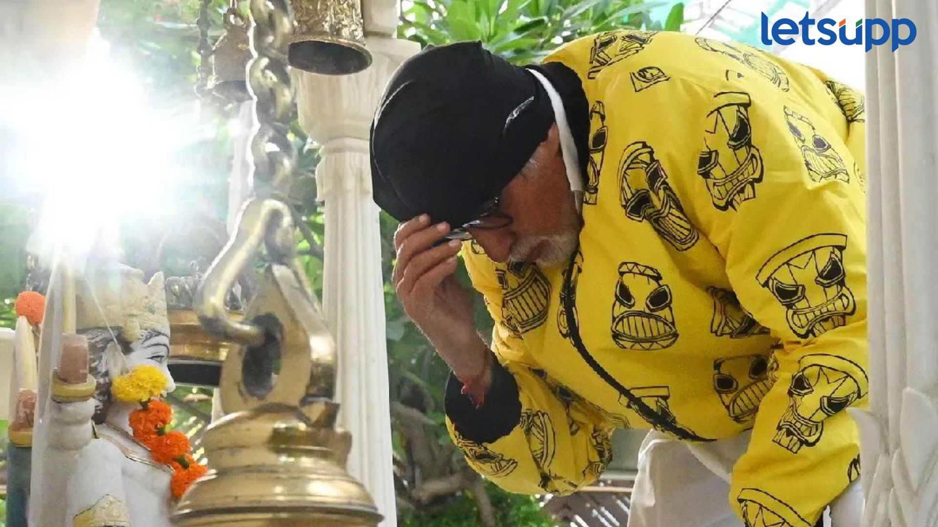 Amitabh Bachchan: चाहत्यांना भेटण्यापूर्वी बिग बीं यांनी शिवलिंगावर केला जलाभिषेक! दाखवली घरातील मंदिराची झलक