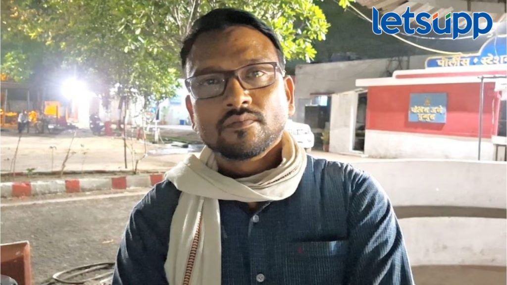 धक्कादायक! महावितरणच्या कर्मचाऱ्याला खांबाला बांधून मारहाण, सरपंचावर गुन्हा दाखल