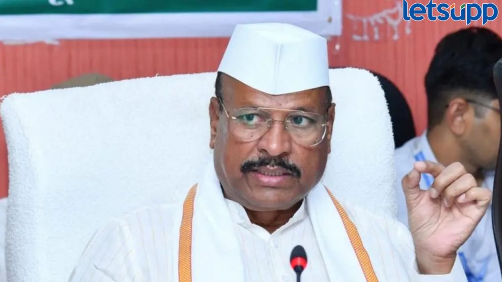 अब्दुल सत्तारांची मंत्रिमंडळातून हकालपट्टी करण्याची मागणी; कार्यकर्त्यांचा आक्रमक पवित्रा