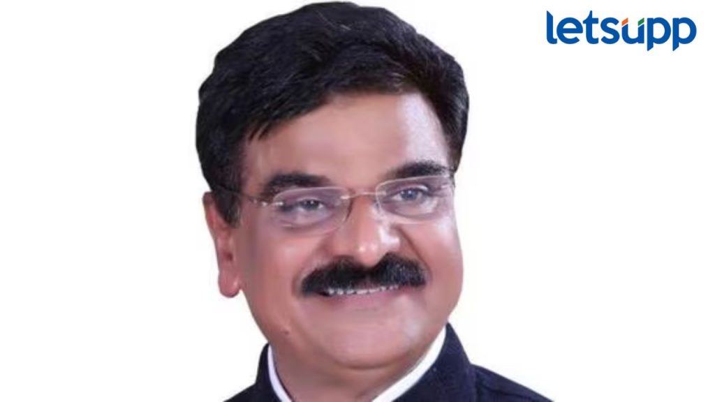 विजय शिवतारेंचं धमाकेदार भाषण चर्चेत; विड्या ओढण्यापासून ते गुर वळण्यापर्यंतचे सांगितले भन्नाट किस्से