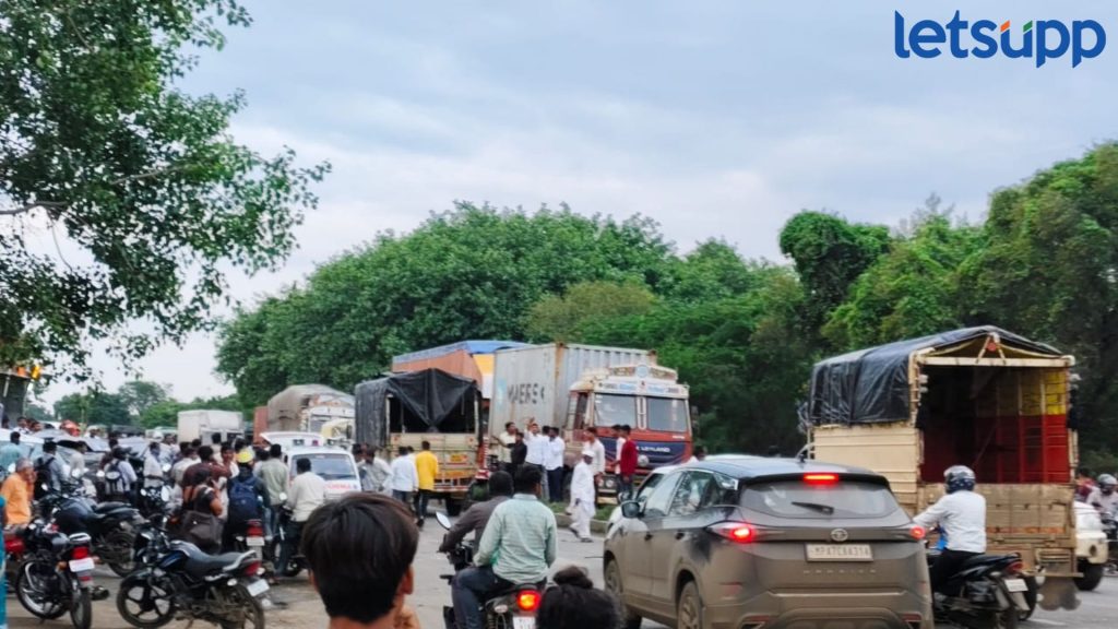 Ahmednagar Accident : अहमदनगर - संभाजीनगर महामार्गावर मोठा अपघात, कंटेनरची आठ वाहनांना धडक