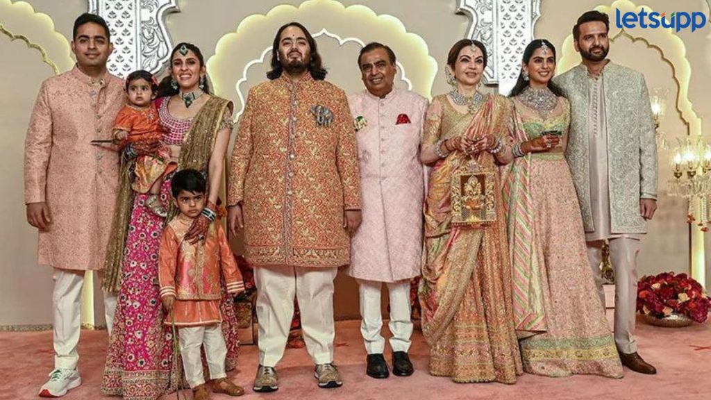 Anant Radhika Wedding : अंबानींच्या लग्नाची सुरु होती धुमधाम, अचानक घुसले 2 जण अन् ...
