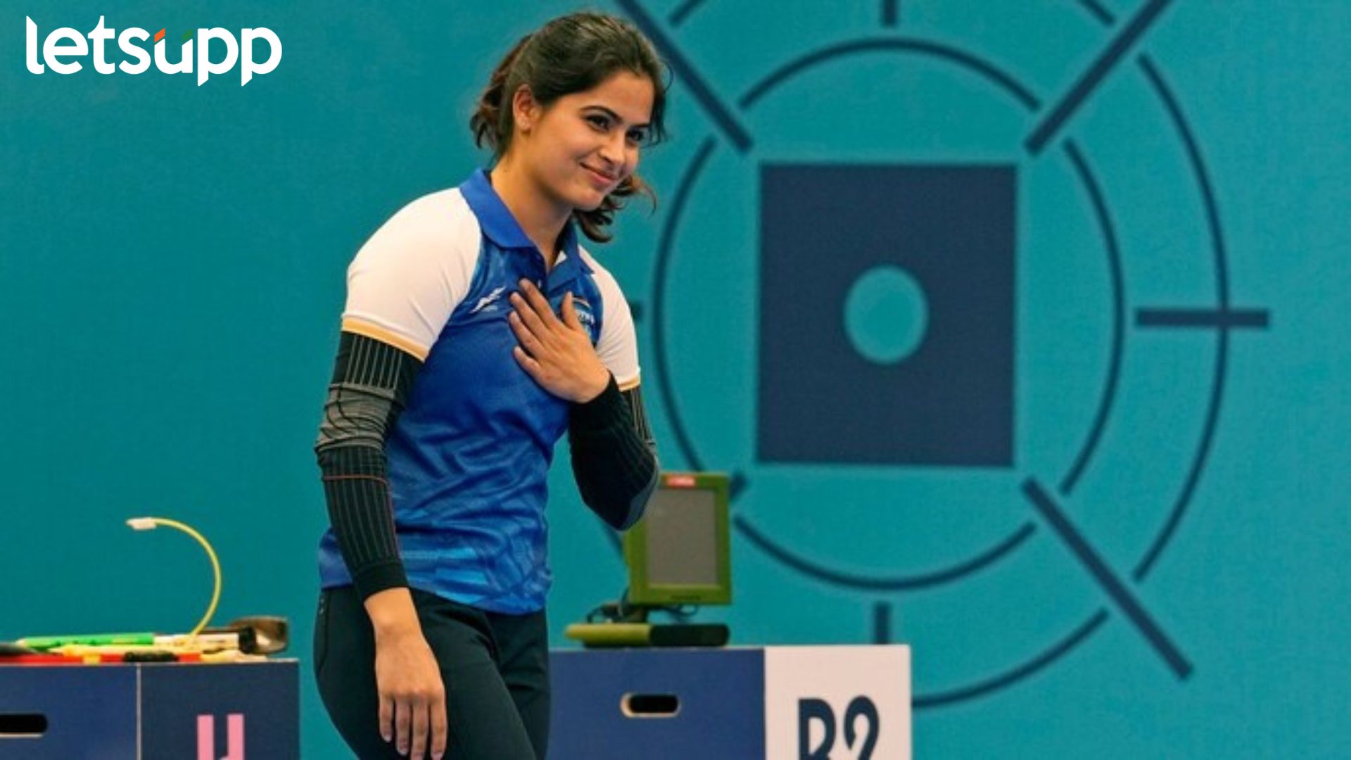 Paris Olympics : मनू भाकरने रचला इतिहास! सरबज्योतसह जिंकलं दुसरं कांस्यपदक मनु भाकरने रचला इतिहास! सरबज्योतसह जिंकलं दुसरं कांस्यपदक