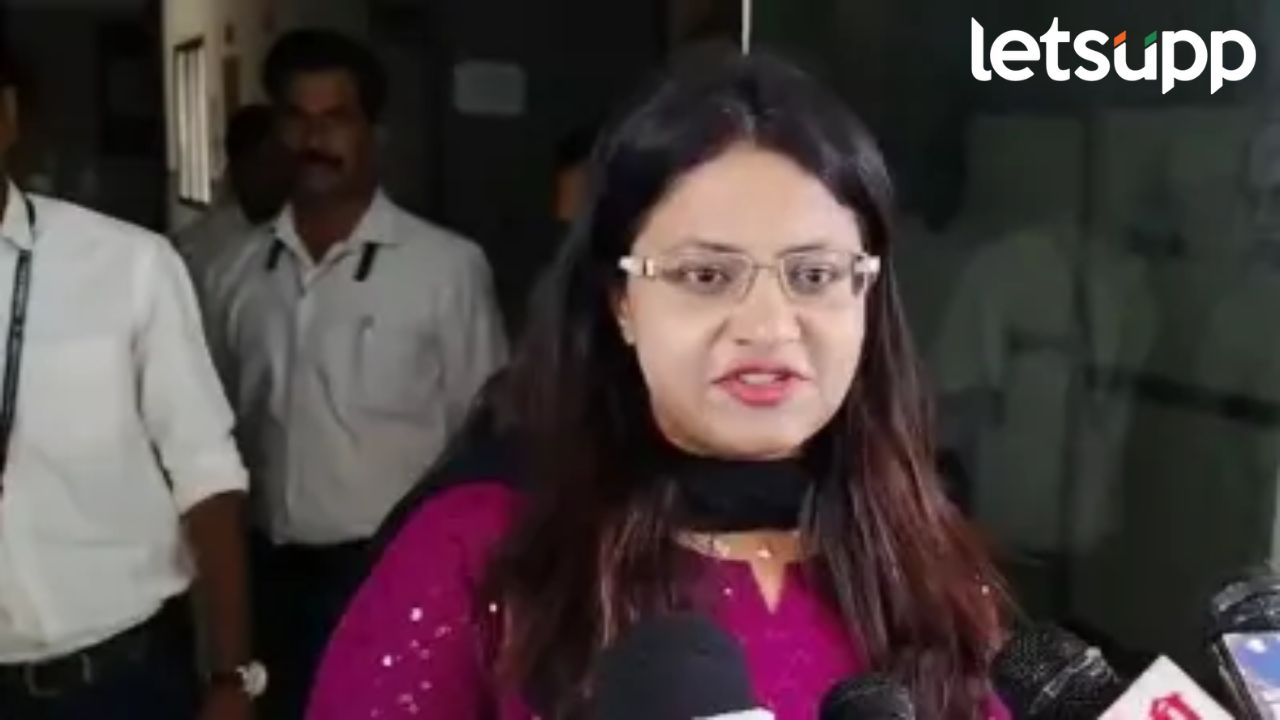 वादग्रस्त IAS पूजा खेडकरचे पाय खोलात; थेट पीएमोने घेतली दखल, अहवाल पाठवण्याचे आदेश वादग्रस्त IAS पूजा खेडकरचे पाय खोलात; थेट पीएमोने घेतली दखल, अहवाल पाठवण्याचे आदेश