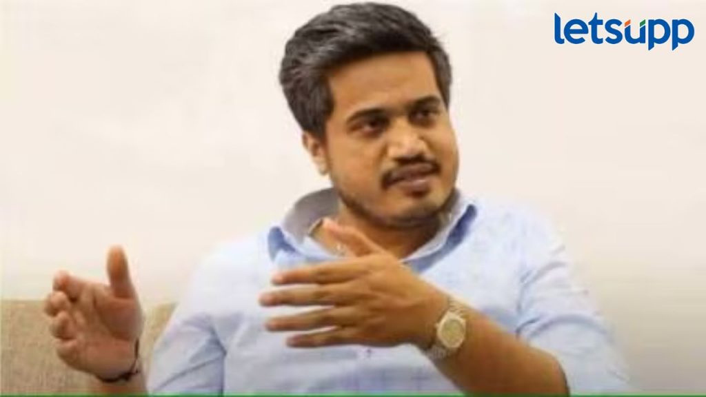 रोहित पवारांचा मोठा आरोप; तीन हजार कोटींची सपत्ती असल्याने सरकार 'त्या' अधिकाऱ्याला वाचवतय