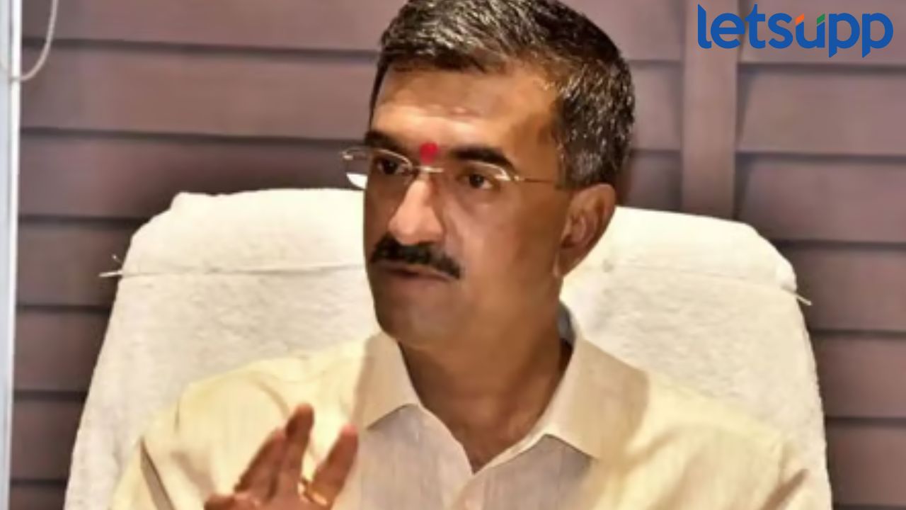 विरोधकांना आरक्षणाचा प्रश्न चिघळत ठेवायचा; सर्वपक्षीय बैठकीला दांडी मारल्याने शंभुराज देसाईंचे टीकास्त्र Shambhuraj Desai