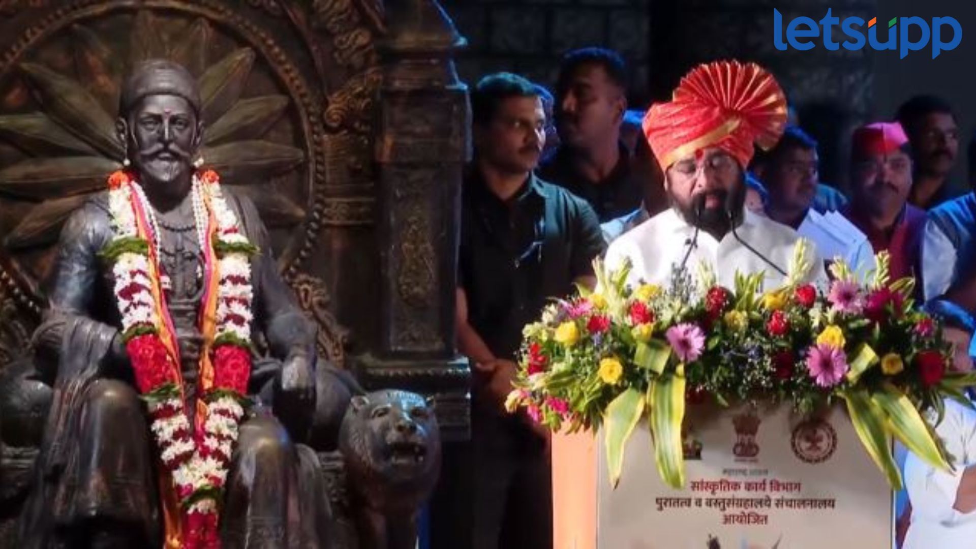 ‘मी मारलेले ओरखडे अनेकदा दिसत नाहीत’ वाघनखांवरून मुख्यमंत्री शिंदेंचा विरोधकांवर हल्लाबोल Shiva Shaurya Gatha : 'मी मारलेले वरखडे अनेकदा दिसत नाहीत' वाघनखांवरून मुख्यमत्री शिंदेंचा विरोधकांवर हल्लाबोल