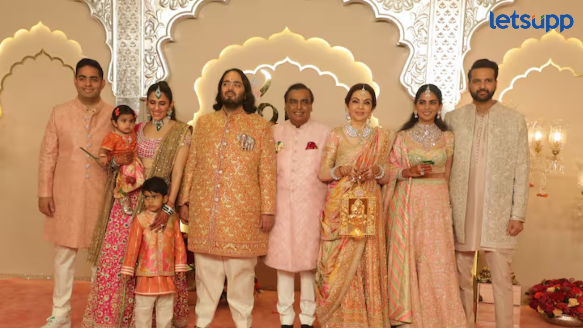 Ambani Family: अनंत-राधिकाच्या शाही विवाहात अंबानी कुटुबांचा राजेशाही थाट
