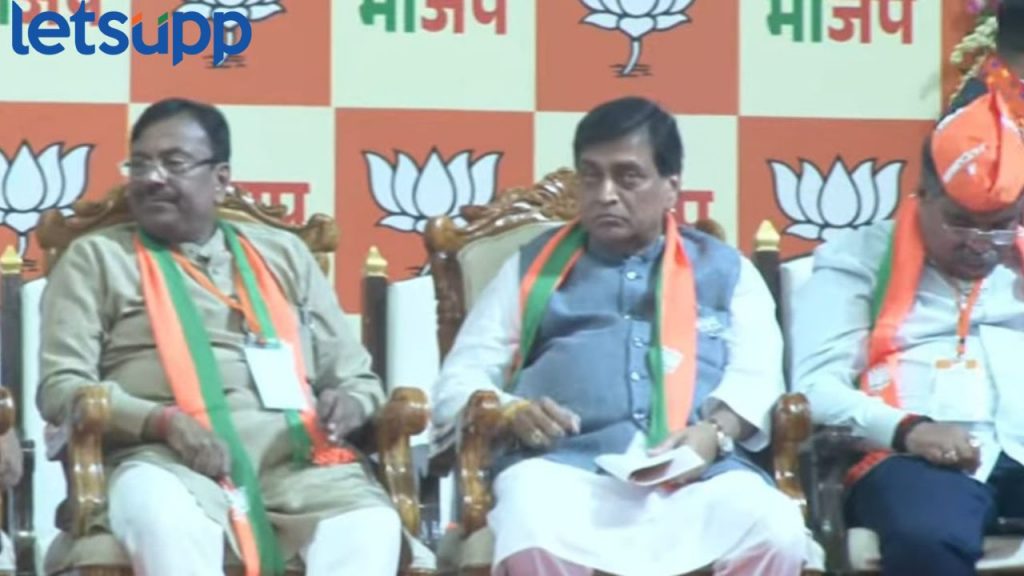 दिग्गज नेत्यांच्या भाऊगर्दीत अशोक चव्हाण हरवले; कोपर्यातील खुर्चीवर मिळाले स्थान